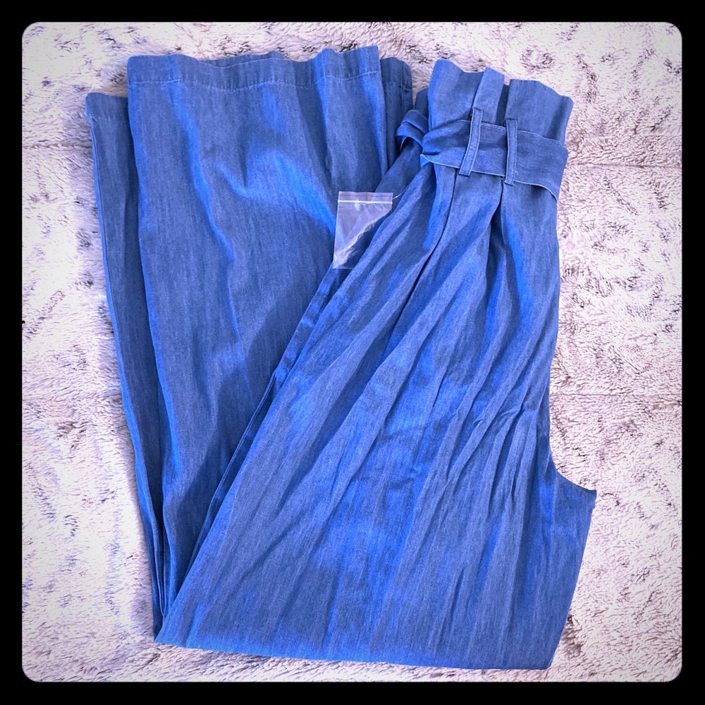 Hi-waisted wise legged denim